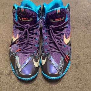 Nike Lebron XI Size 13 Mens
